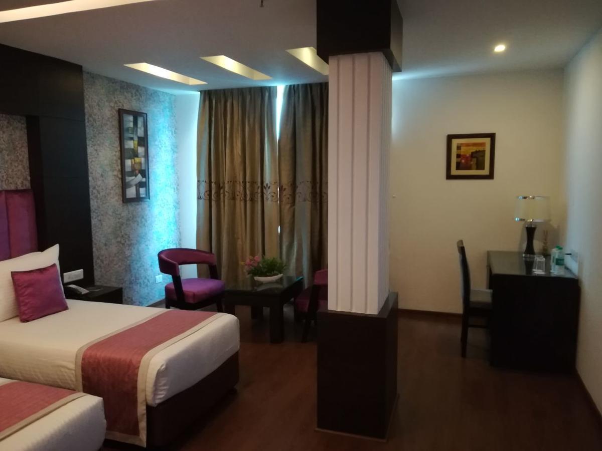 Capital O 7331 Hotel Downtown New Delhi Exterior photo