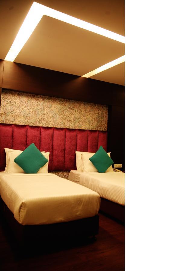 Capital O 7331 Hotel Downtown New Delhi Exterior photo