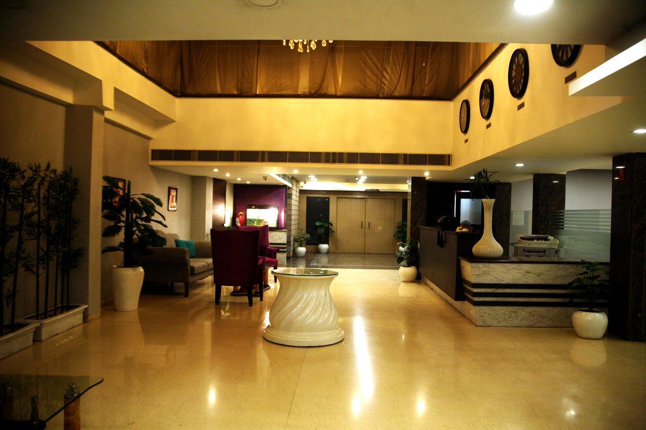 Capital O 7331 Hotel Downtown New Delhi Exterior photo