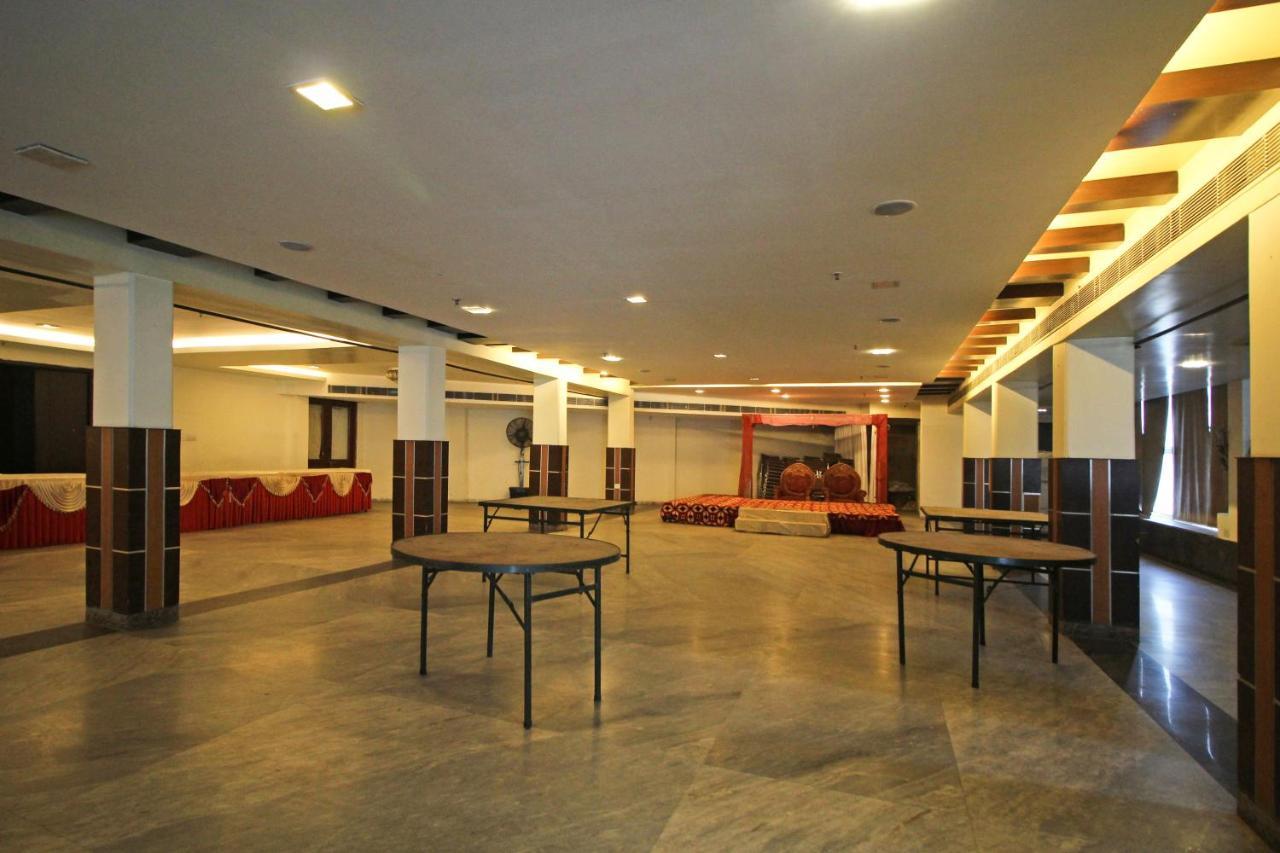 Capital O 7331 Hotel Downtown New Delhi Exterior photo